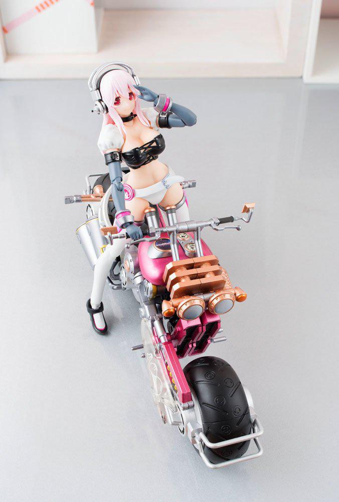 Preview: Super Sonico mit Super Bike Robo - A.G.P. Actionfigur