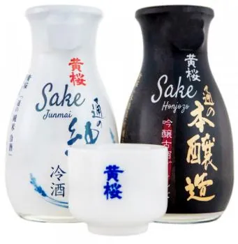 Japanisches Sake Geschenkset mit Junmai und Honjozo und traditionellen Sake Becher von KIZAKURA [EINWEG]