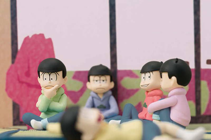 Osomatsu-san - Palmate Mini-Figuren Set - We are Family! (7 Figuren mit Tisch und Hintergrund)