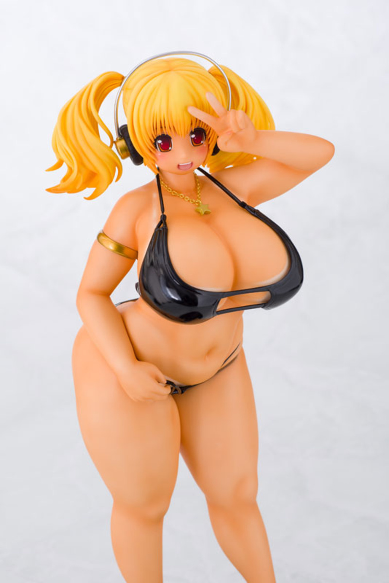 Super Pochaco - Suntan Photo Shoot