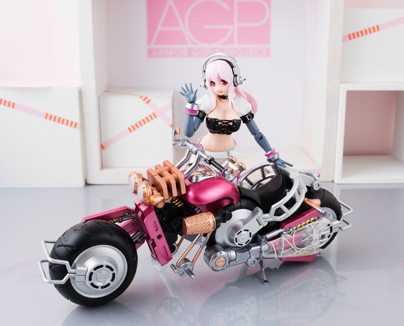 Super Sonico mit Super Bike Robo - A.G.P. Actionfigur