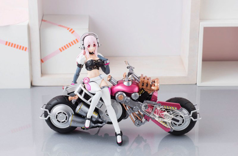 Super Sonico mit Super Bike Robo - A.G.P. Actionfigur