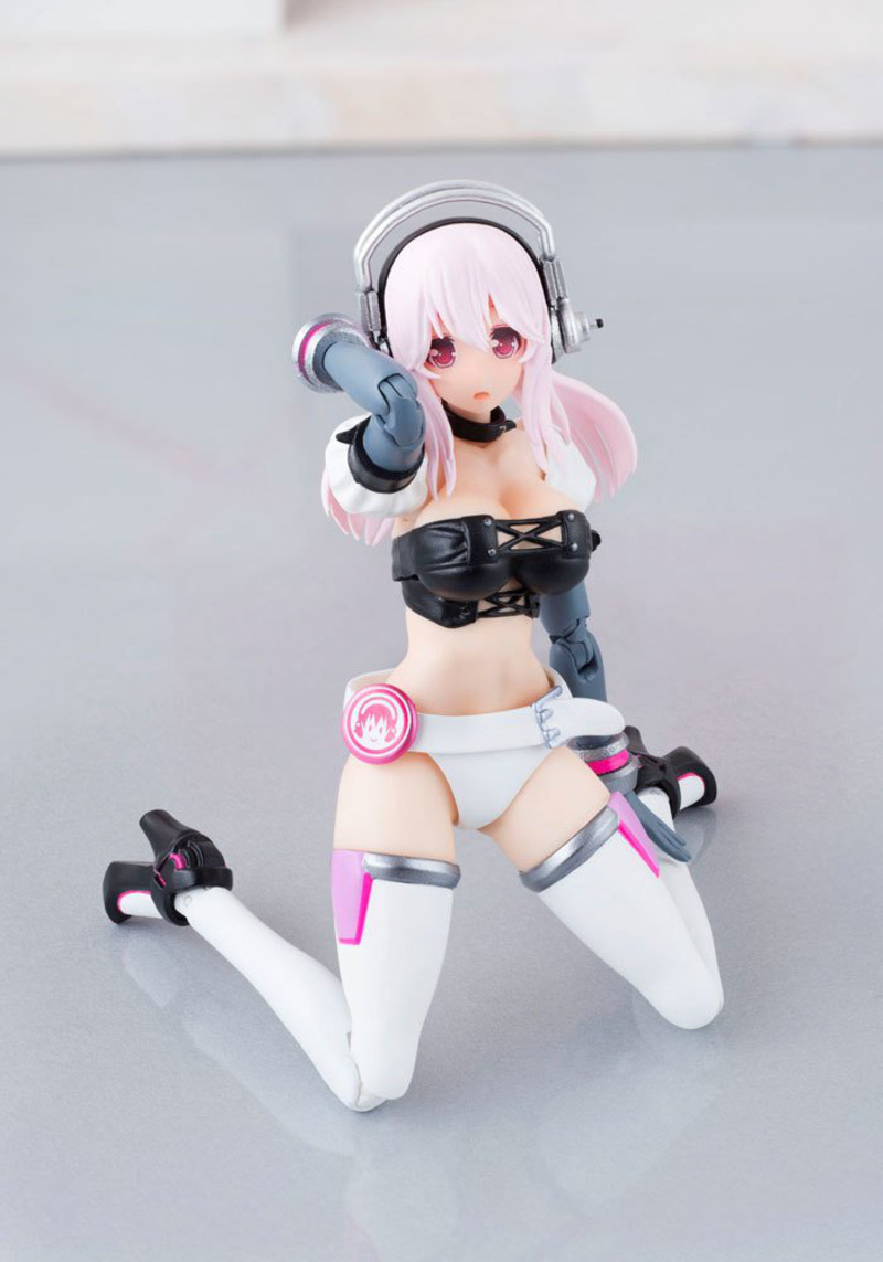 Super Sonico mit Super Bike Robo - A.G.P. Actionfigur