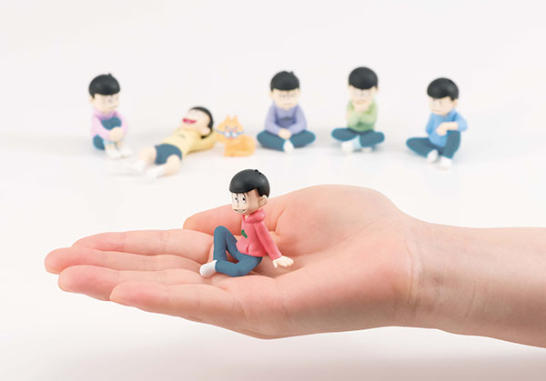 Osomatsu-san - Palmate Mini-Figuren Set - We are Family! (7 Figuren mit Tisch und Hintergrund)